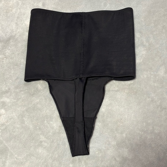 NWOT La Vie en Rose Shapewear Thong - Picture 2 of 4